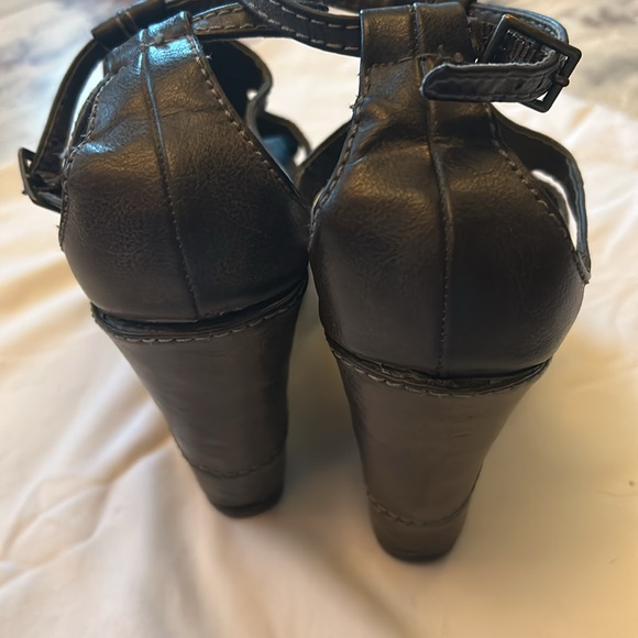 Big Buddha brown wedges in size 7.5 - Picture 5 of 9